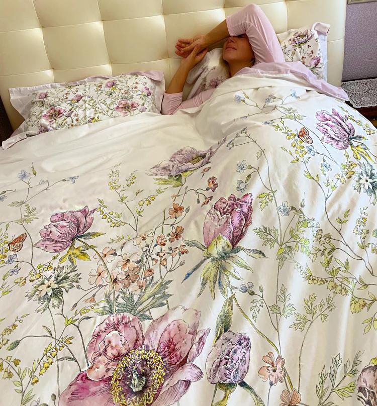 Екатерина Одинцова  в постели 