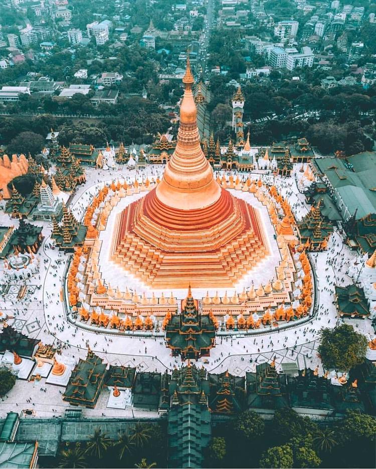 Великая золотая пагода в Мьянме