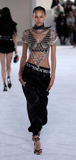 Кайя Гербер в бандане на показе Alexander Wang Resort 2019 в Нью-Йорке!
