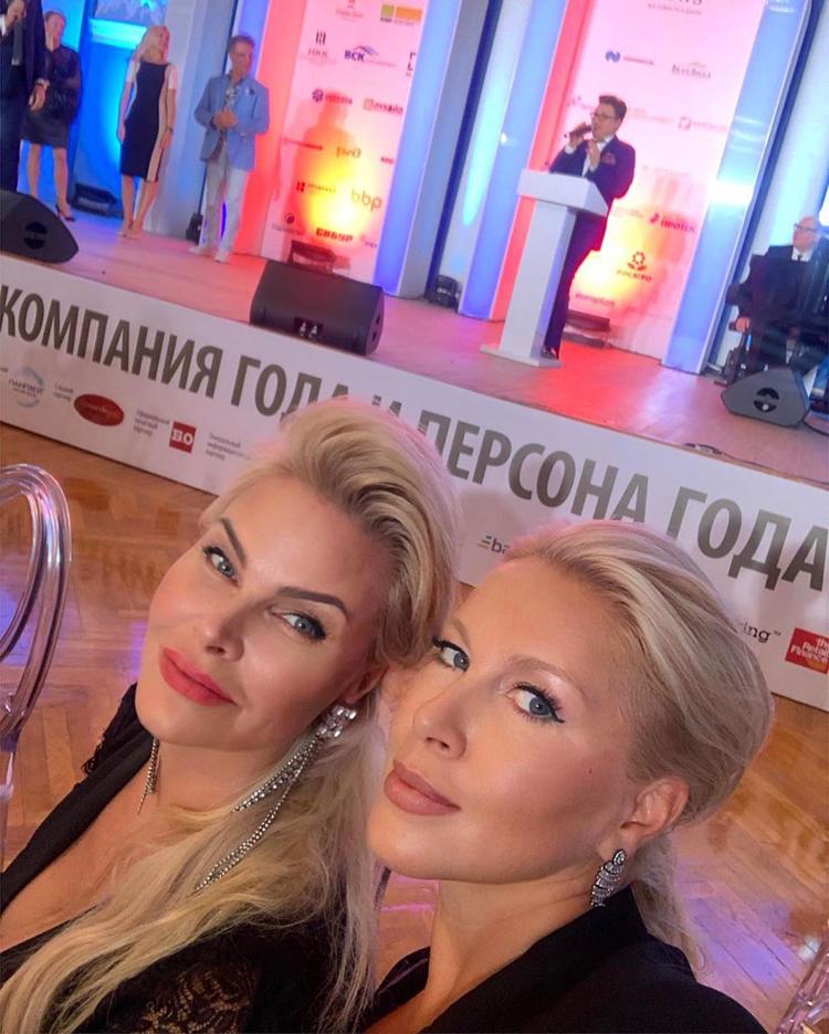 Екатерина Одинцова с коллегой 