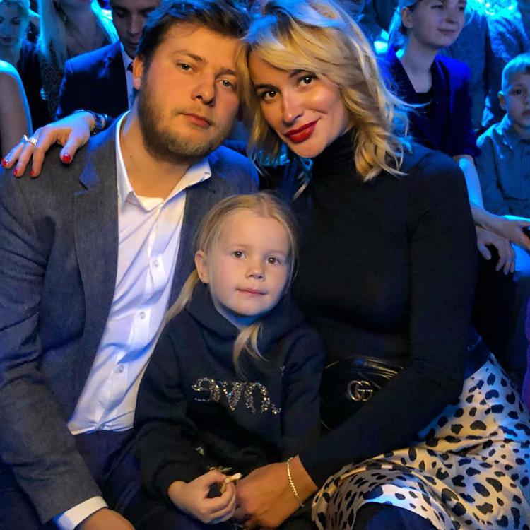 Елена Бушина с мужем и дочкой