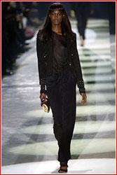 Модель Gucci из коллекции весна-лето 2004