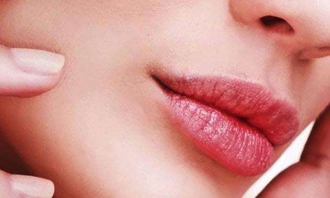 Удаление волосков над губой у женщин | KRASOTA.ru