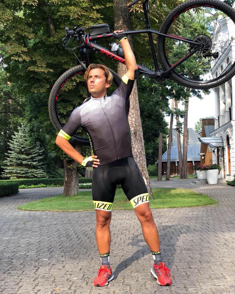 Максим Галкин с велосипедом