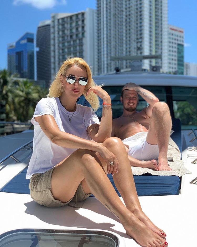 Лера Кудрявцева на отдыхе с мужем 