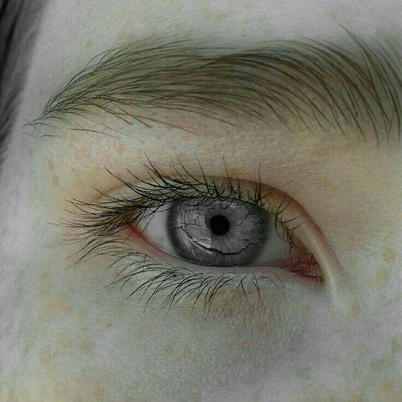 серые глаза
