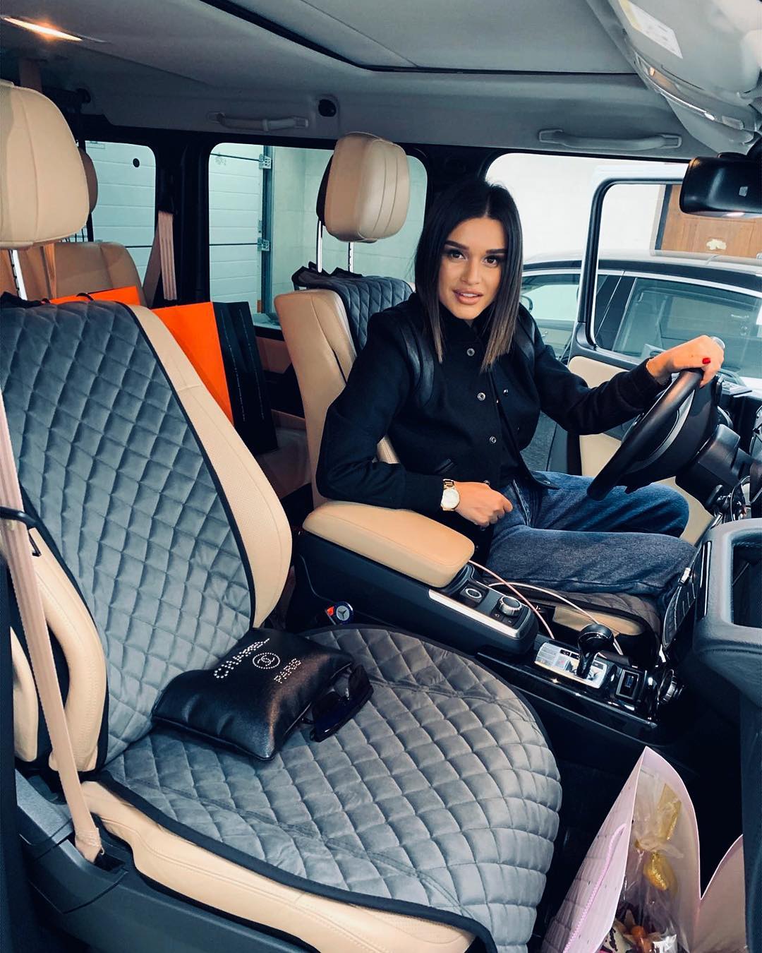 Ксения Бородина в машине