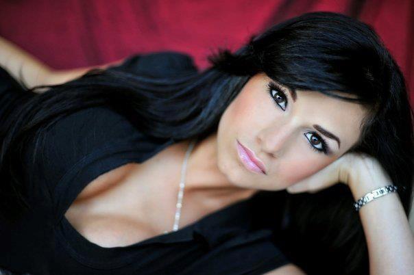  Elizabeth Robaina, телеведущая и кубинская красавица