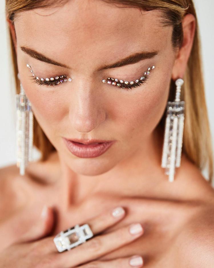 Как сделать свадебный макияж с кристаллами на лето 2018? 