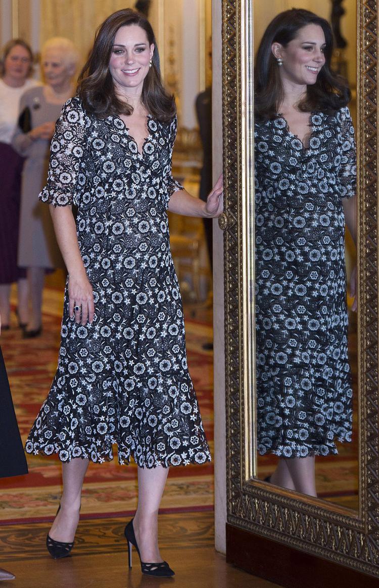 Кейт Миддлтон в 2018 (Фото): 6 самых красивых коктейльных вечерних платьев для беременных