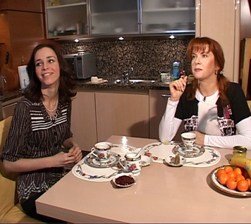 Ведущая рубрики "Звездный завтрак" на НТВ Александра Глотова в гостях у Веры Сотниковой