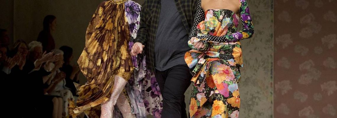 Ричард Куинн представил коллекцию модной одежды для женщин на Лето 2018-2019