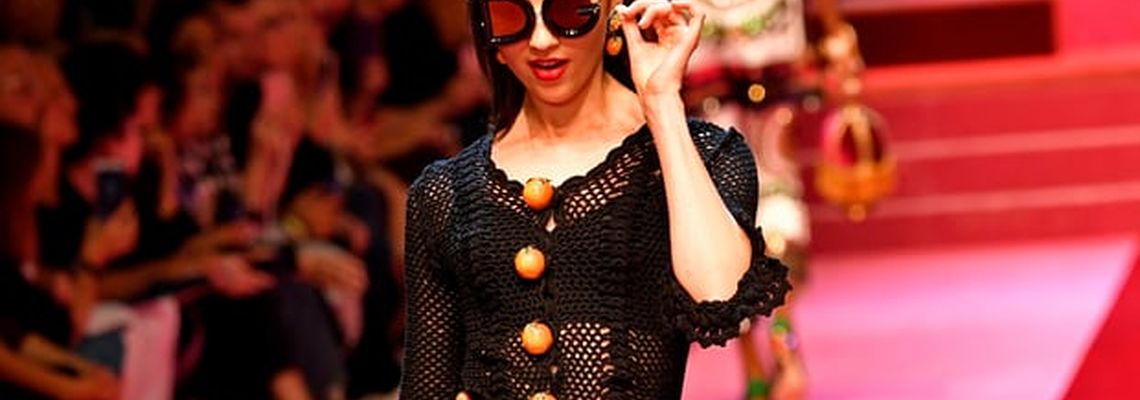 Платья 2018: Фото, новинки, мода, тренды. В 2018 году в моде вязаные платья от Dior и Dolce&Gabbana