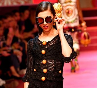 Платья 2018: Фото, новинки, мода, тренды. В 2018 году в моде вязаные платья от Dior и Dolce&Gabbana