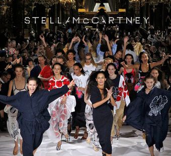 Модные тенденции весна лето 2017: Stella McCartney. Мягкость и спокойствие в движении!