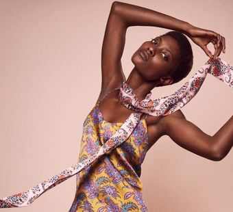 Мода лето 2018: модная женская пижама из шелка от Florence Welch