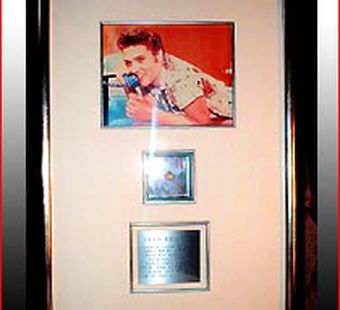 Зуб Элвиса Пресли выставлен на аукцион. Стартовая цена - 100 тыс. долларов