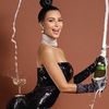 Ким Кардашьян зарабатывает 100 долларов в минуту за то что она Ким Кардашьян