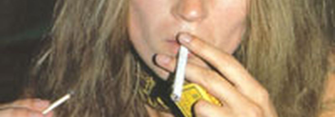 Кейт Мосс призывают бросить курить