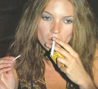 Кейт Мосс призывают бросить курить
