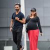 Последние новости: Папарацци засняли беременную Еву Лонгорию на прогулке с мужем