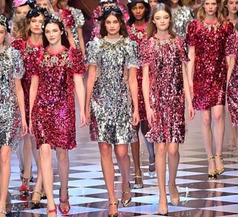 Dolce & Gabbana: платья диснеевских принцесс на подиуме сегодня