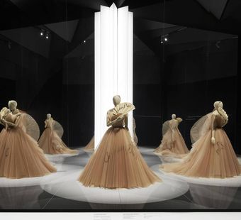 Музей Кристиан Диор: самая большая выставка история модного дома Dior