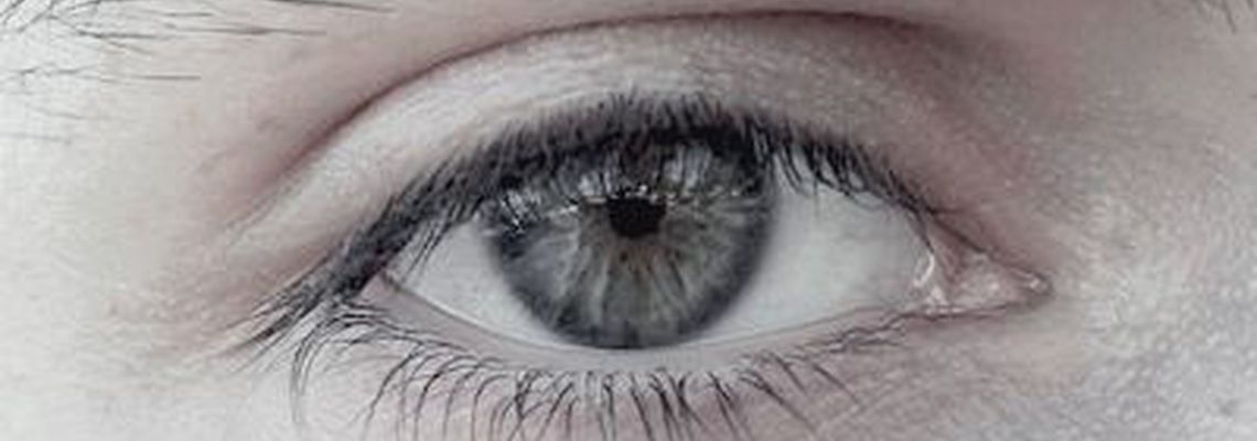 Особенности макияжа серых глаз