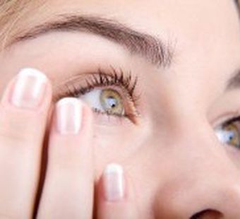 Болезни глаз, вызываемые некачественной косметикой