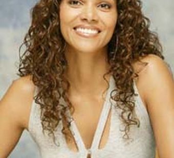 Хелли Берри будет представлять Версаче