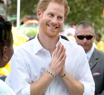 Почему принц Гарри носит на протяжении 20-ти лет один и тот же браслет?