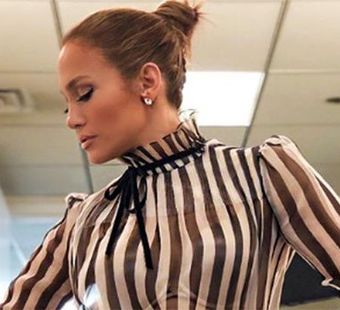 Джей Ло засветила стройные ножки в новом образе