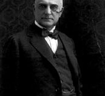 Статьи сезона 2002/03. А.Стахович. Русский барин с отпечатком Англии