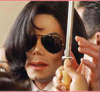 Нос Майкла Джексона от разложения спасло его ухо