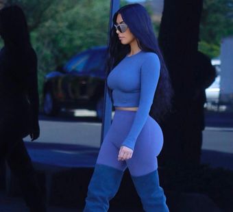 Новости дня: Ким Кардашьян перекрасилась в темно-синий!