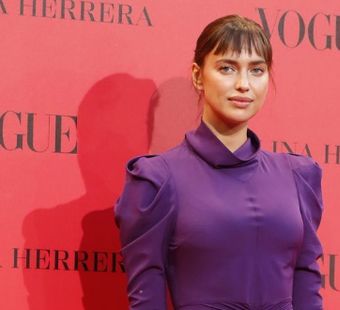 Новости: Ирина Шейк в платье Изабель Маран, фото с 30-летнего юбилея Vogue
